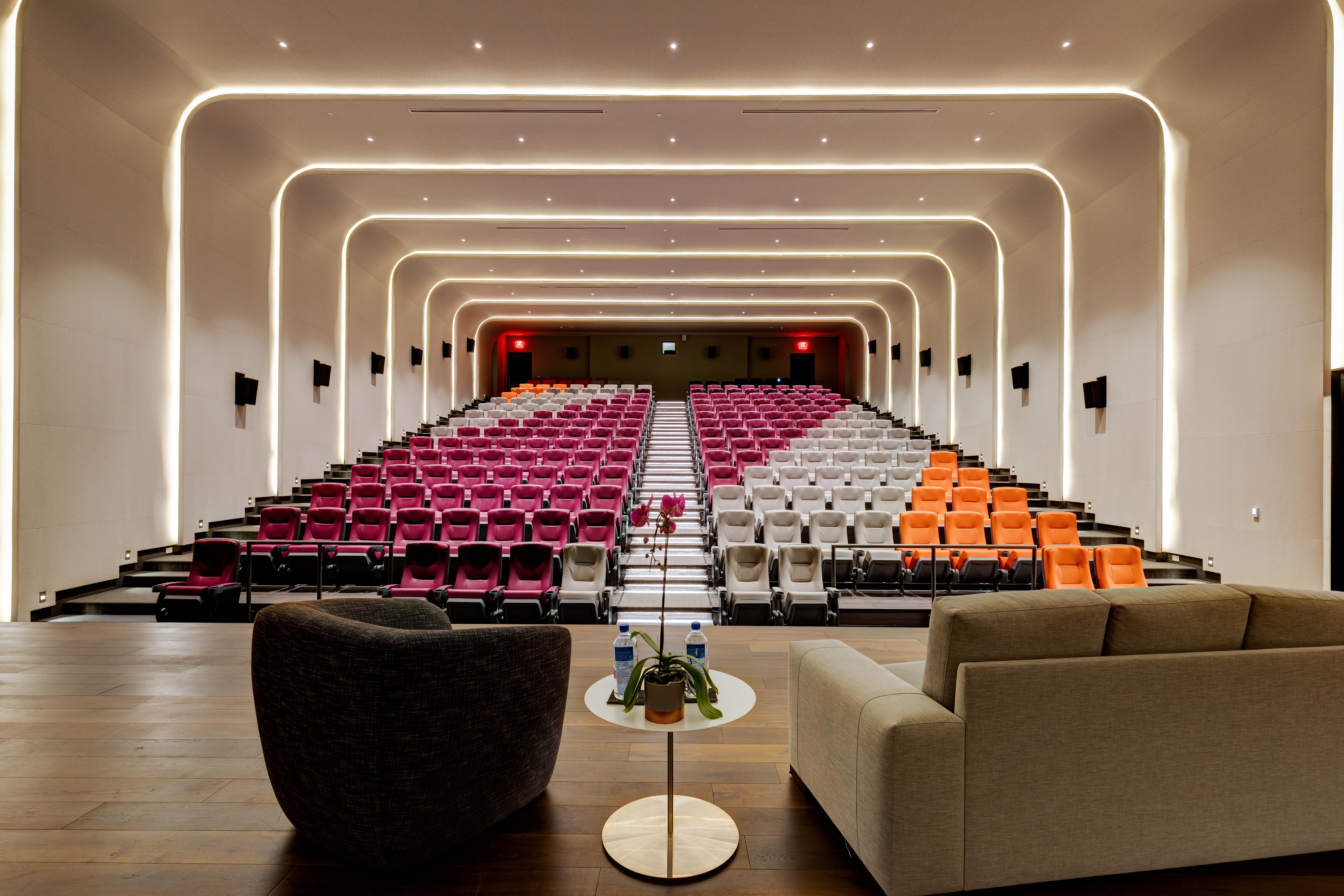 호텔 X 토론토 바이 라이브러리 호텔 콜렉션 외부 사진 The movie theater at The Standard East Village